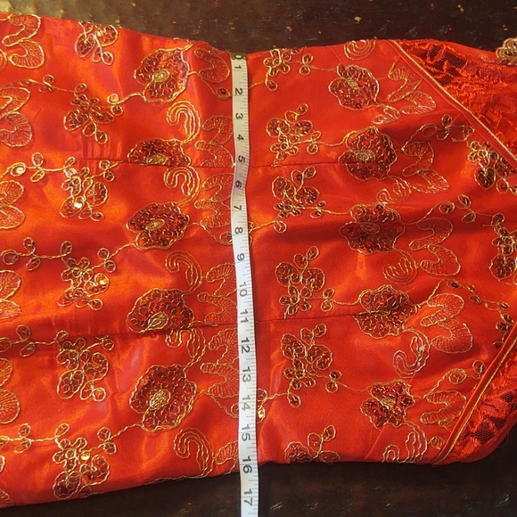 Formal woman's Chinese dress - Picture 9 of 11